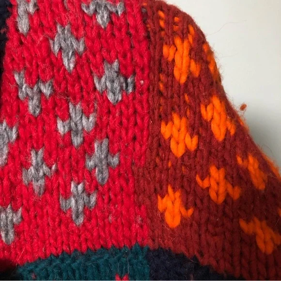 Yach-Ma Handcrafts Colorblock Chunky Knit Wool Sweater - Picture 6 of 10